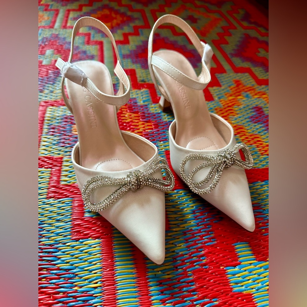 Oleg Cassini crystal bow pointed toe slingback heels size 6.5